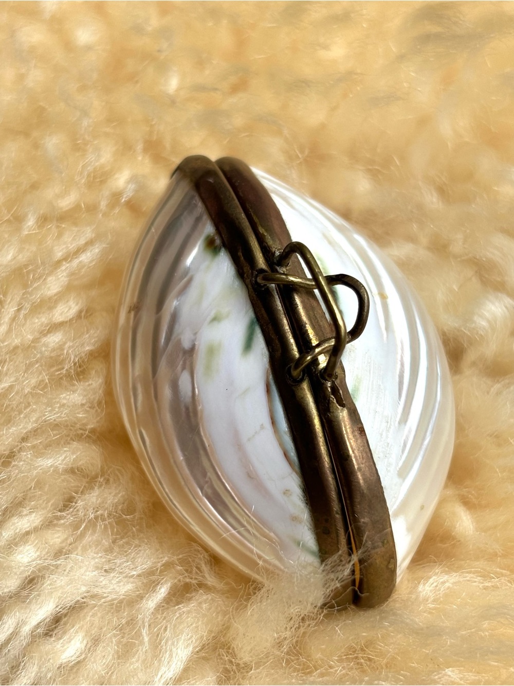 Tiny Vintage Shell Box - Picture 4 of 6
